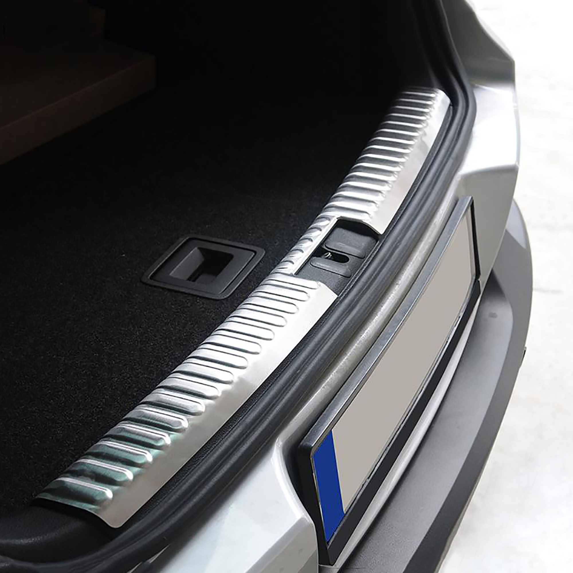 Volkswagen Tiguan (2007-2015) - Bagaj Eşiği - (P. Çelik) - (SUV-Taşlı - Mat)